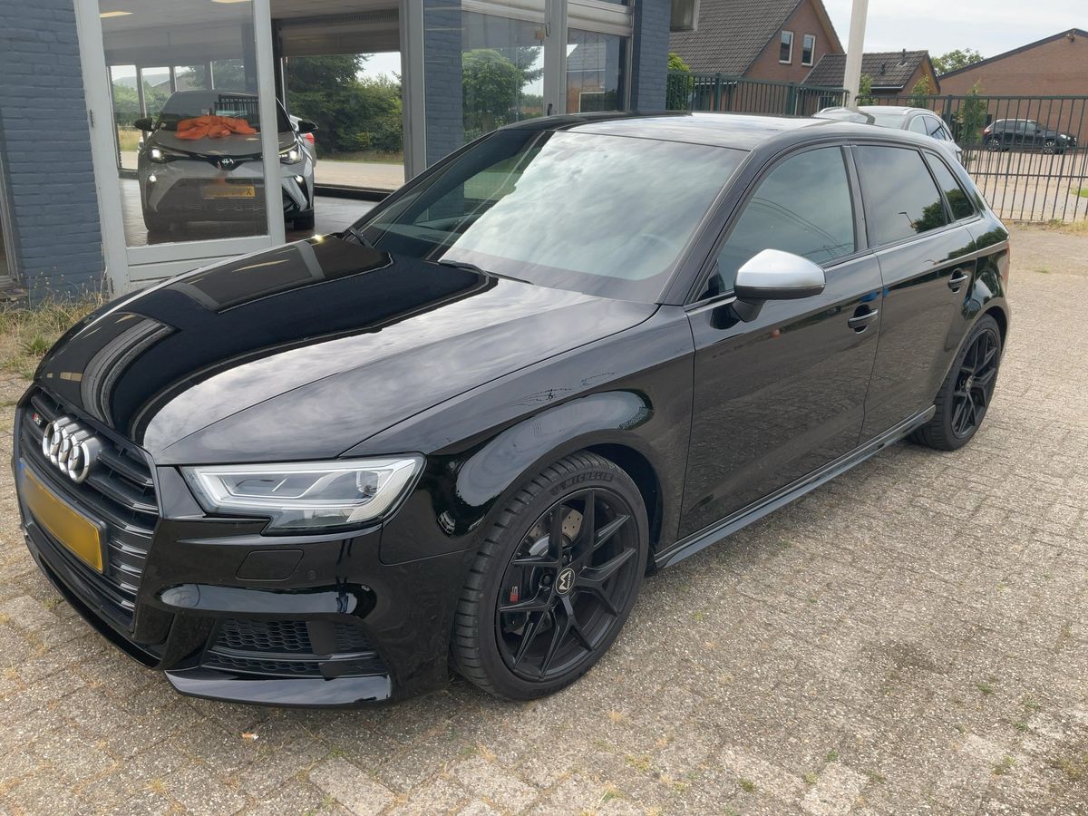 Audi S3 2018 — photo 1