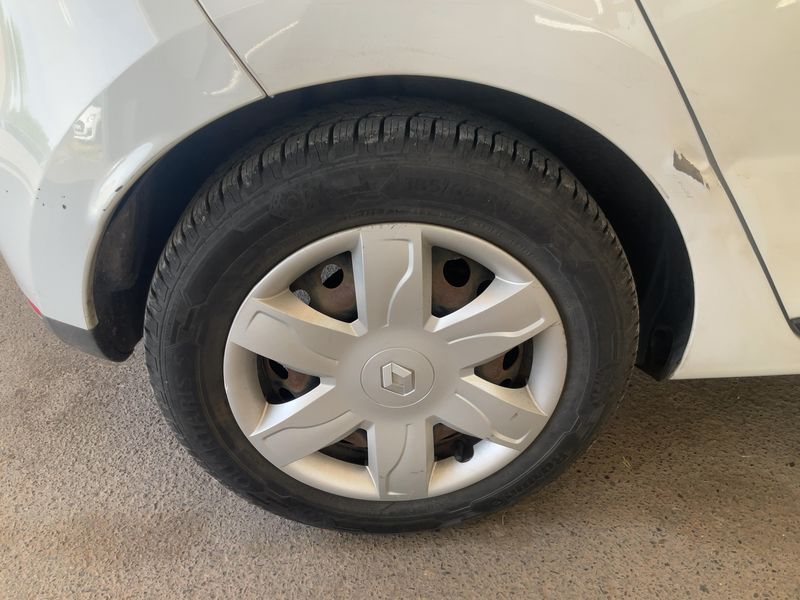 Renault Clio 1.2 Expression 2014 – снимка 9