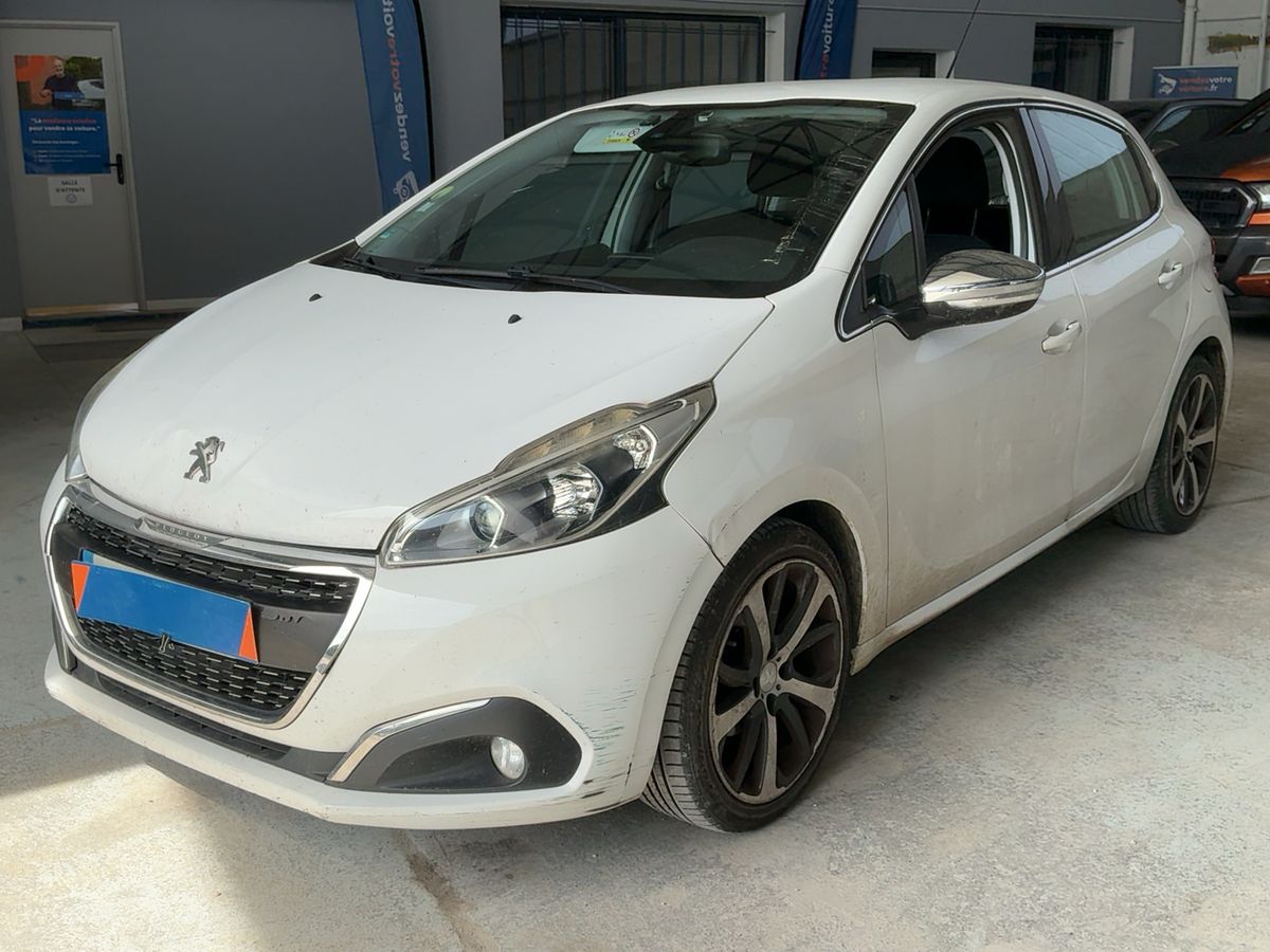 Peugeot 208 2015 — photo 1