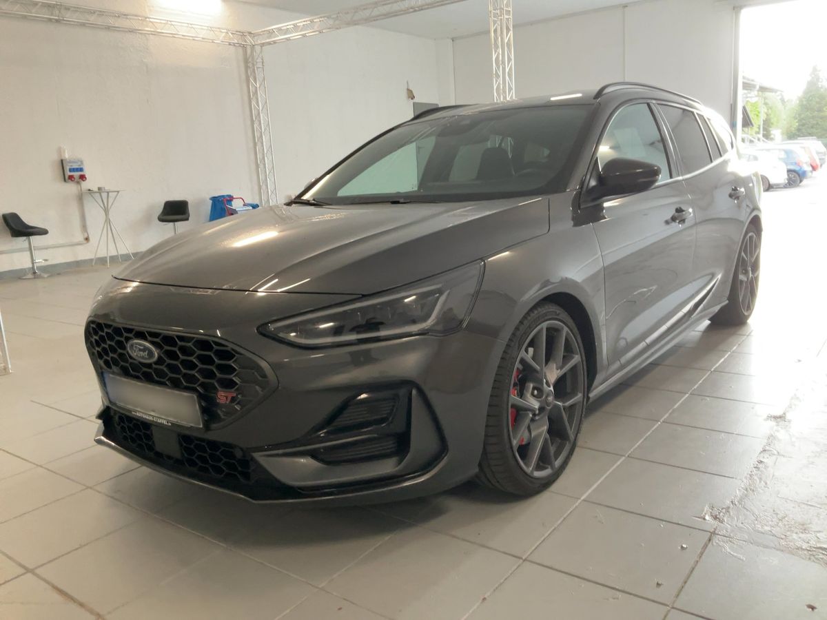 Ford Focus 2022 — photo 1