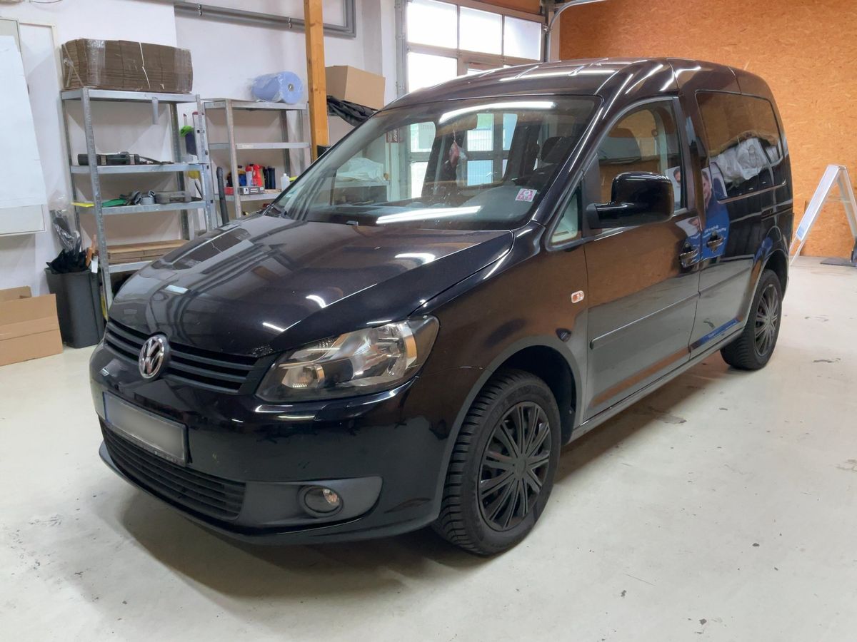 Volkswagen Caddy 2011 — photo 1