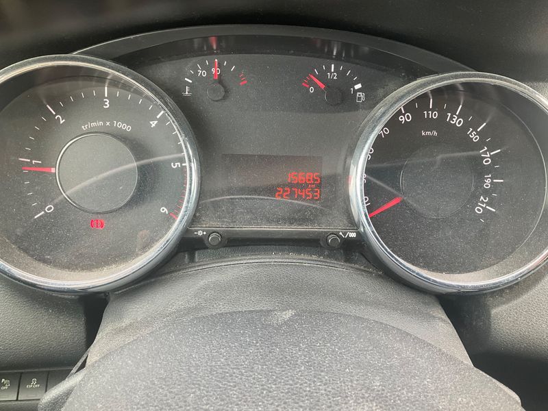 Peugeot 5008 1.6 HDi Premium 2011 – снимка 4