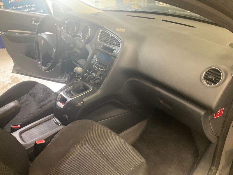Peugeot 5008 1.6 HDi Premium 2011 – снимка 3