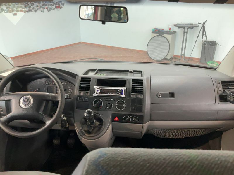 Volkswagen T5 Kombi 1.9 TDI City — zdjęcie 12