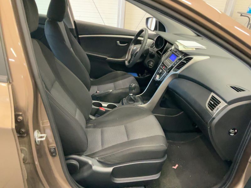 Hyundai i30 1.4 Classic — zdjęcie 11