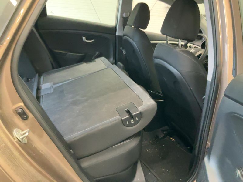 Hyundai i30 1.4 Classic — zdjęcie 14
