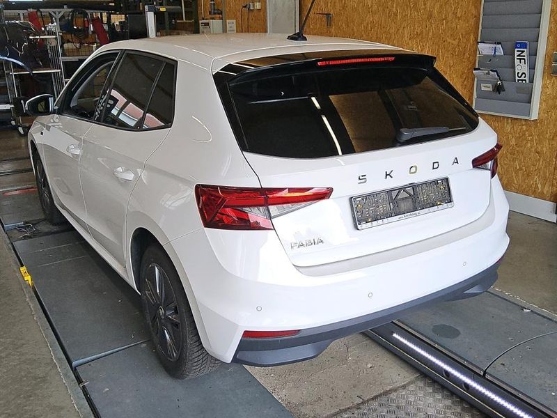 Skoda Fabia 1.0 TSI Drive — zdjęcie 2