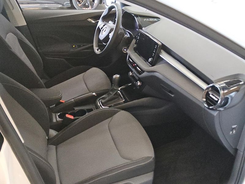 Skoda Fabia 1.0 TSI Drive — zdjęcie 8