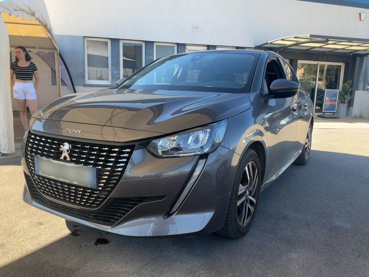 Peugeot 208 2021 — photo 1
