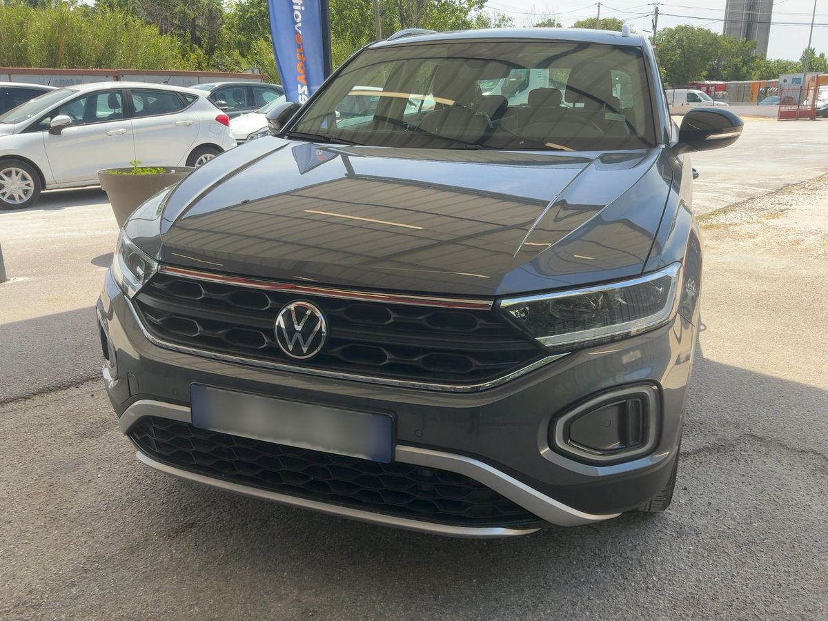 Volkswagen T-Roc 2024 — photo 1