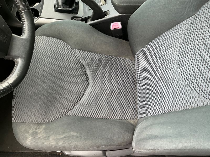 Toyota RAV 4 2.2 D-4D Active 2011 – снимка 23