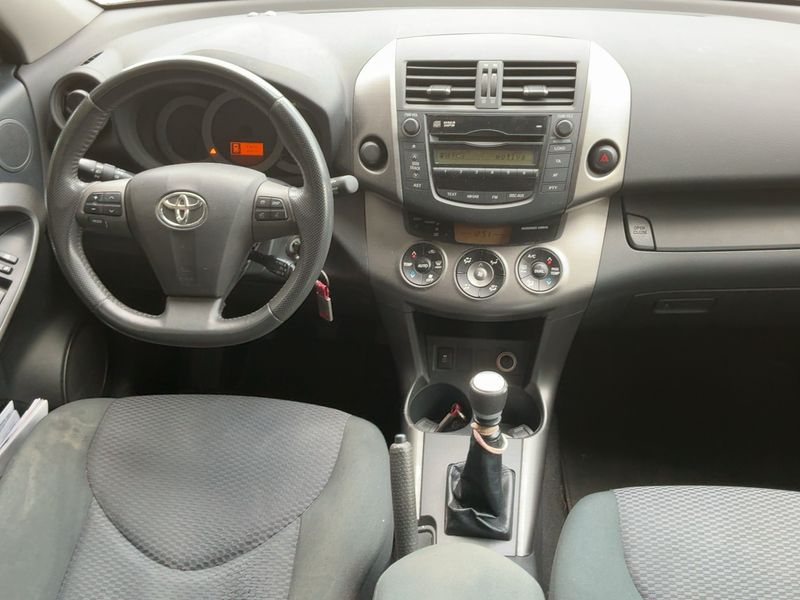 Toyota RAV 4 2.2 D-4D Active — zdjęcie 12