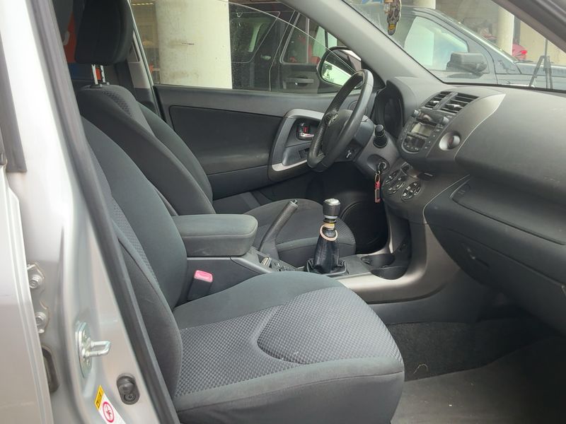 Toyota RAV 4 2.2 D-4D Active — zdjęcie 11