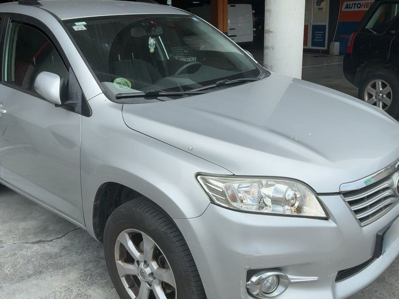 Toyota RAV 4 2.2 D-4D Active — zdjęcie 8