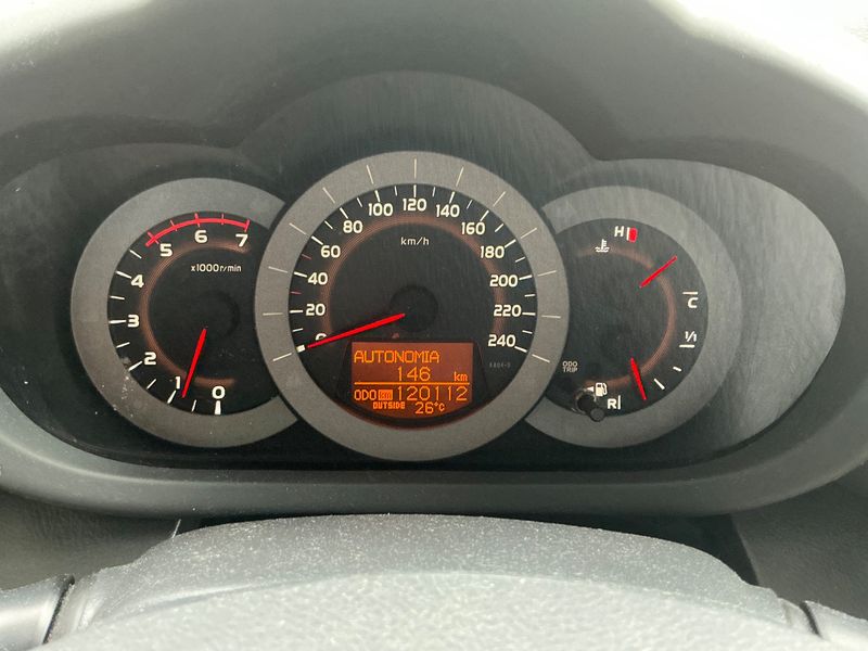 Toyota RAV 4 2.2 D-4D Active — zdjęcie 13