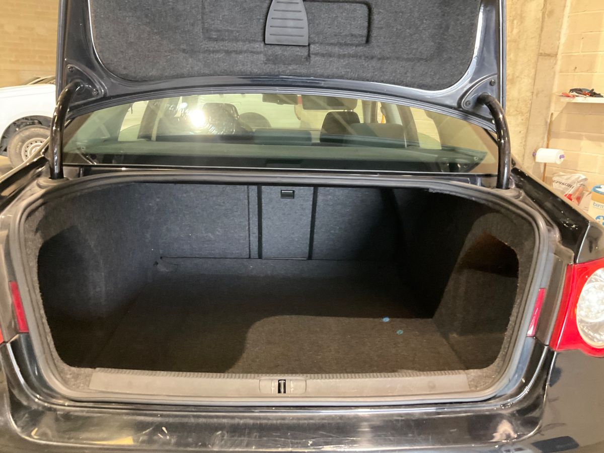 Volkswagen Passat 2010 — photo 12