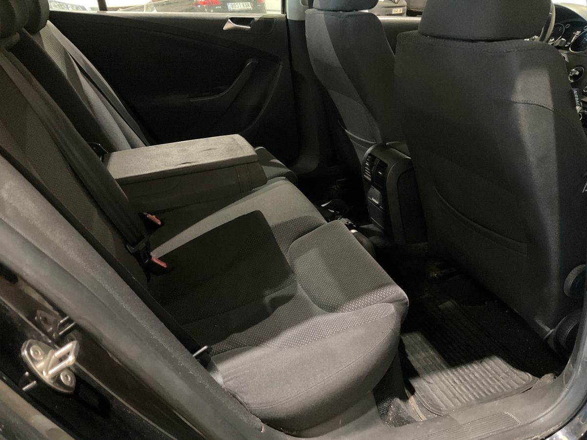 Volkswagen Passat 2010 — photo 19