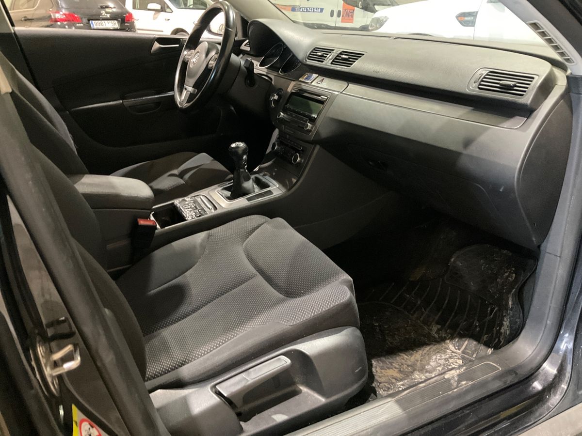 Volkswagen Passat 2010 — photo 4