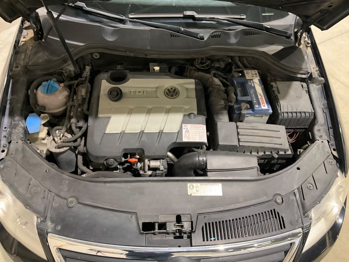 Volkswagen Passat 2010 — photo 14