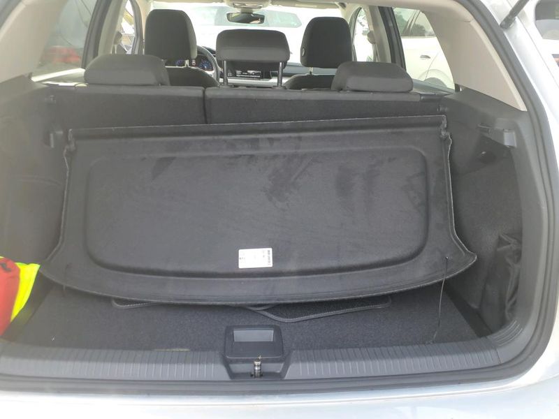 Volkswagen Golf VIII 1.0 eTSI Move — zdjęcie 18