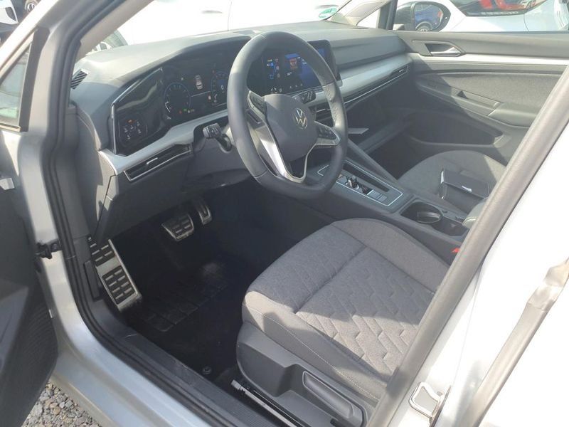 Volkswagen Golf VIII 1.0 eTSI Move — zdjęcie 9