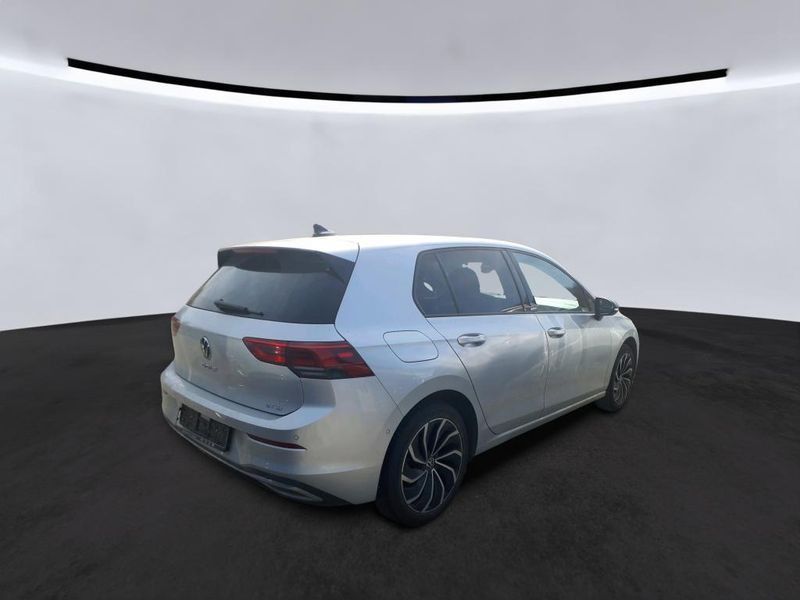 Volkswagen Golf VIII 1.0 eTSI Move — zdjęcie 5