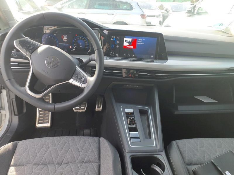 Volkswagen Golf VIII 1.0 eTSI Move — zdjęcie 10