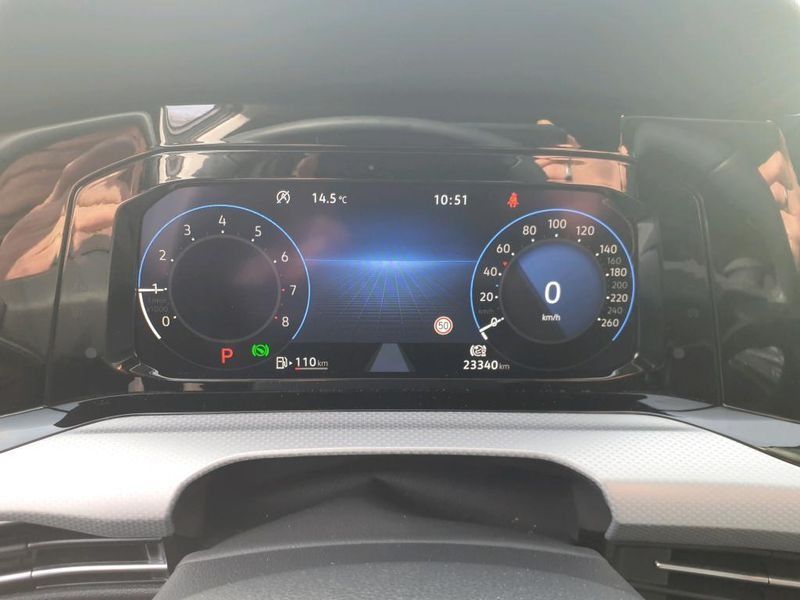 Volkswagen Golf VIII 1.0 eTSI Move — zdjęcie 11