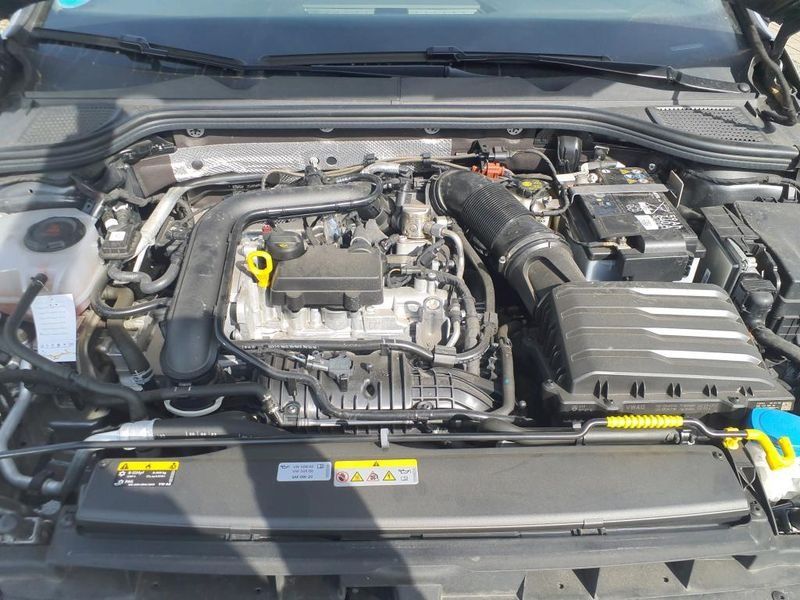 Volkswagen Golf VIII 1.0 eTSI Move — zdjęcie 8