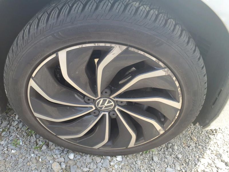 Volkswagen Golf VIII 1.0 eTSI Move — zdjęcie 24