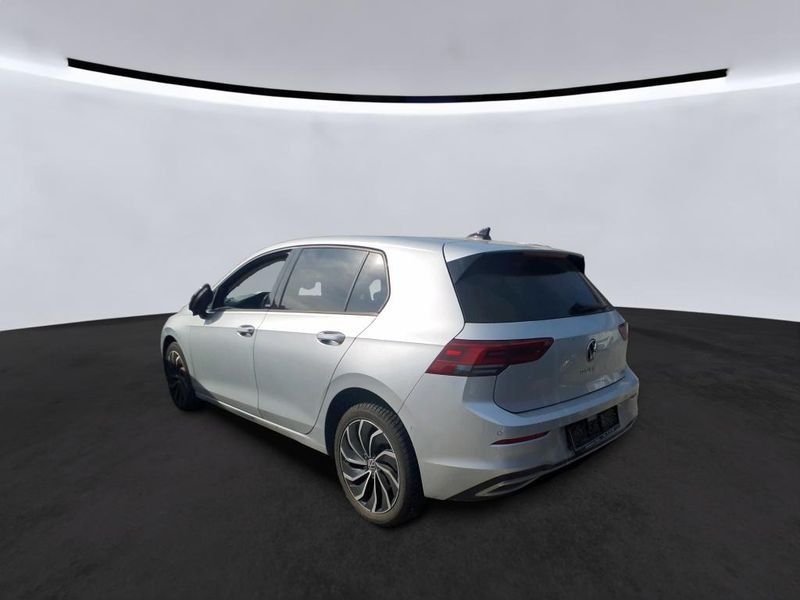 Volkswagen Golf VIII 1.0 eTSI Move — zdjęcie 3