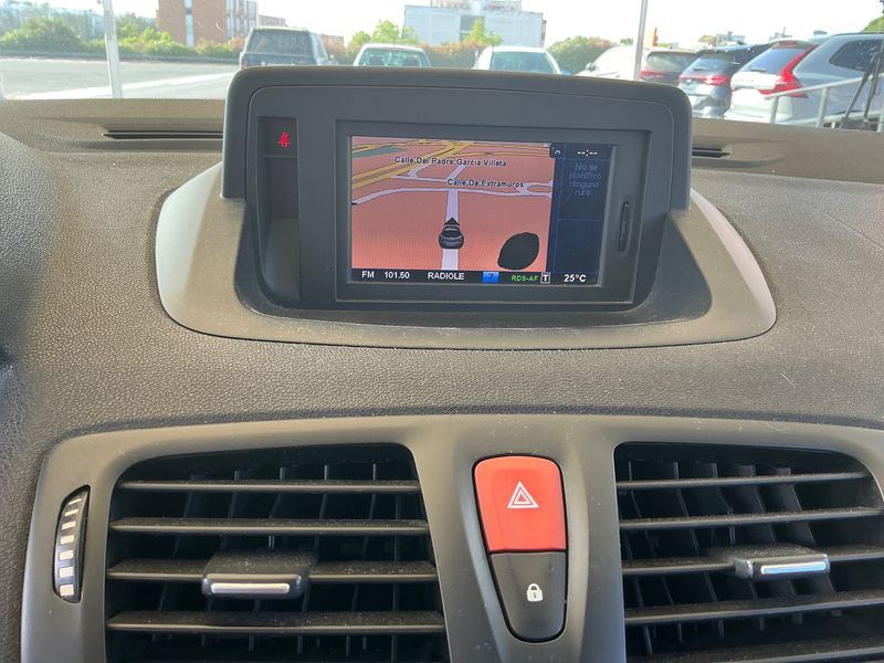 Renault Megane 1.5 dCi Dynamique 2010 – снимка 25