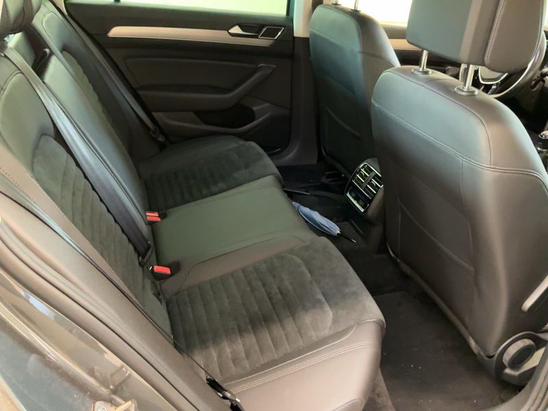 Volkswagen Passat 2.0 TDI Highline BlueMotion Tech 2016 – снимка 19