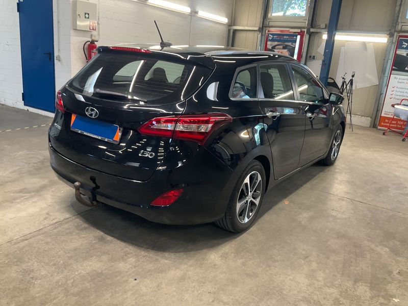 Hyundai i30 1.6 CRDi Style Blue — zdjęcie 2