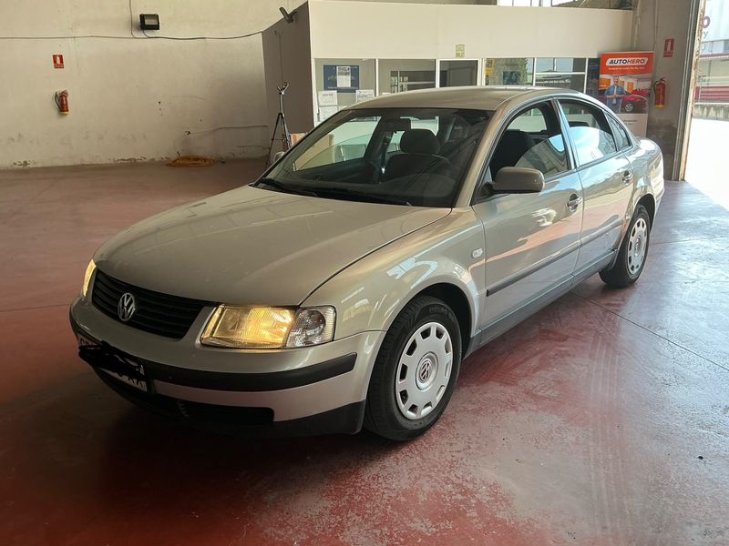 Volkswagen Passat 1.9 TDI Comfortline — zdjęcie 1