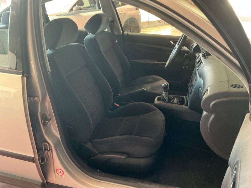 Volkswagen Passat 1.9 TDI Comfortline — zdjęcie 3