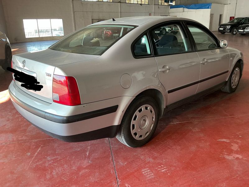 Volkswagen Passat 1.9 TDI Comfortline — zdjęcie 2