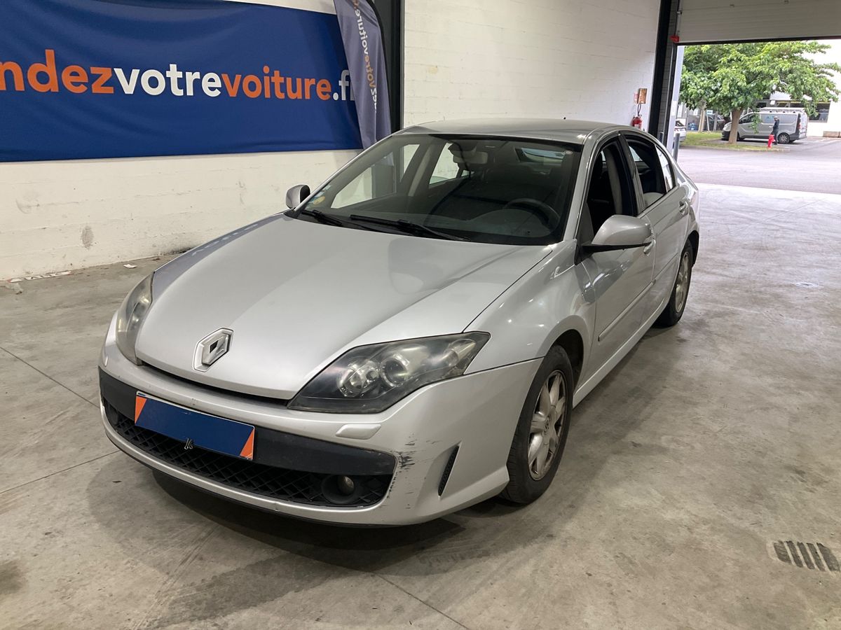 Renault Laguna 2010 — photo 1