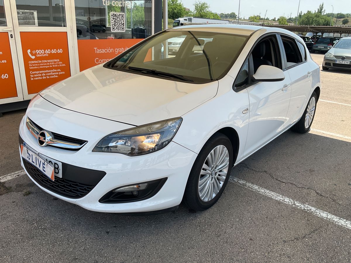 Opel Astra 2015 — photo 1