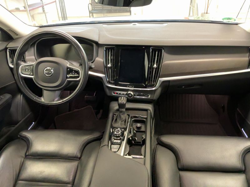 Volvo V90 Cross Country 2.0 D5 Pro AWD — zdjęcie 12