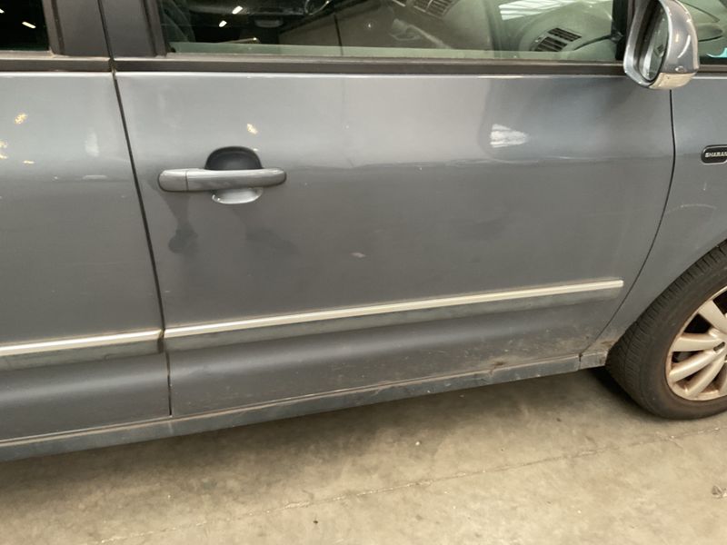 Volkswagen Sharan 1.9 TDI Sportline 2010 – снимка 26