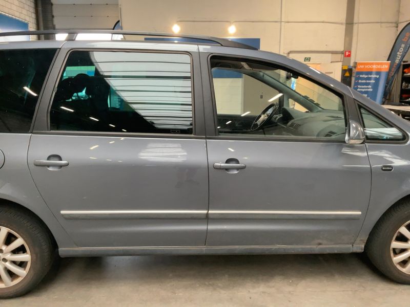 Volkswagen Sharan 1.9 TDI Sportline 2010 – снимка 10