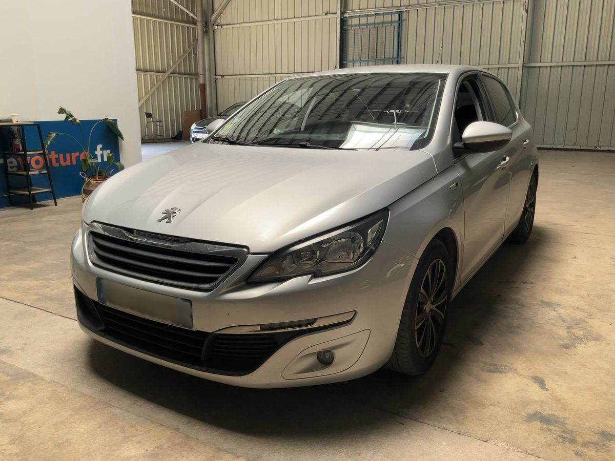 Peugeot 308 2015 — photo 1