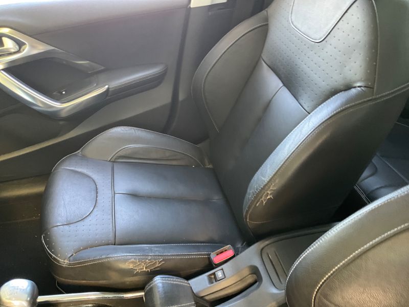 Peugeot 2008 1.6 e-HDi Feline Titane 2013 – снимка 24