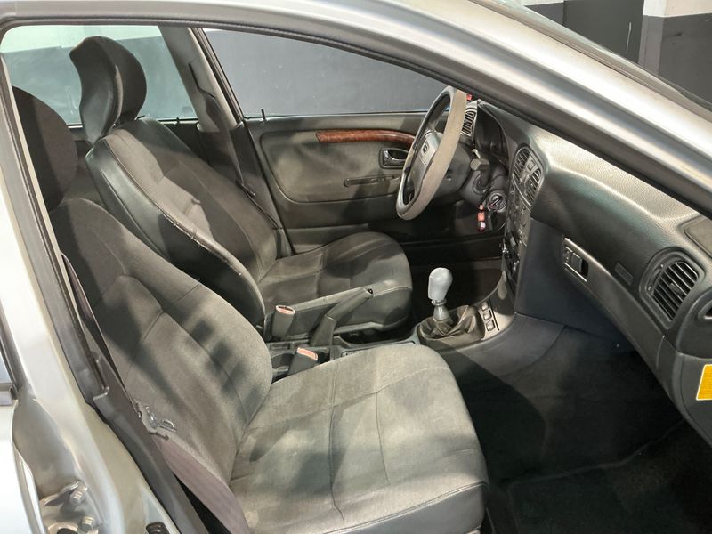Volvo S40 1.6 — zdjęcie 3