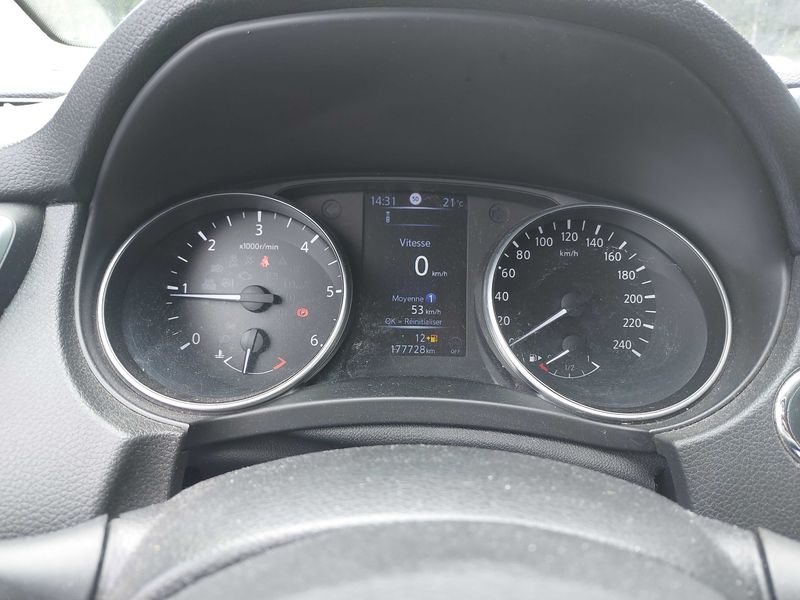 Nissan Qashqai 1.5 dCi N-Connecta — zdjęcie 12
