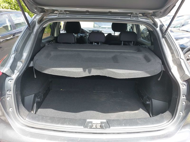 Nissan Qashqai 1.5 dCi N-Connecta — zdjęcie 9