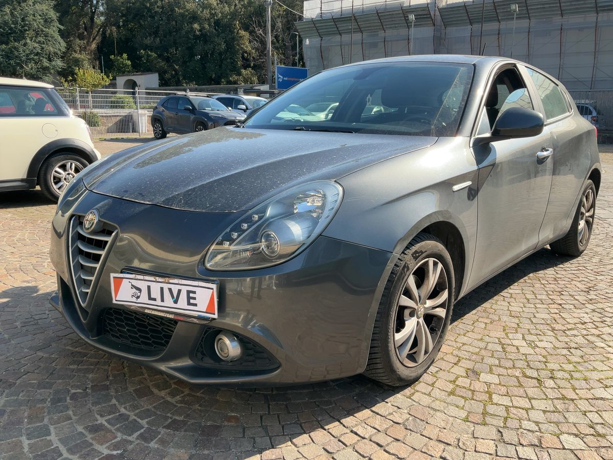 Alfa Romeo 2015 — photo 1