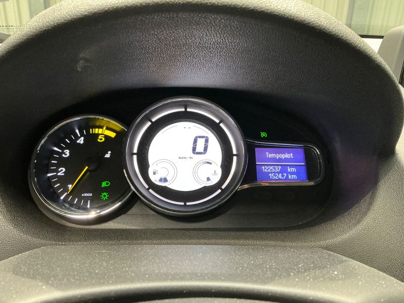 Renault Megane 1.5 dCi Limited — zdjęcie 13