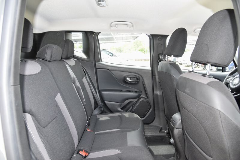 Jeep Renegade 1.0 TGDi Limited 4x2 — zdjęcie 13